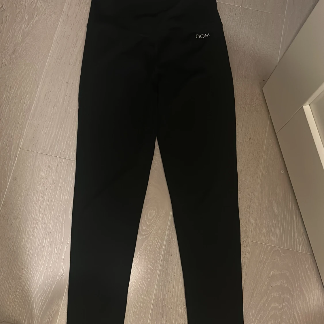 Svarta leggings från DOM - 1