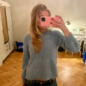 Blå stickad tröja - Mysigaste tröjan!!! Använd få gånger🌟