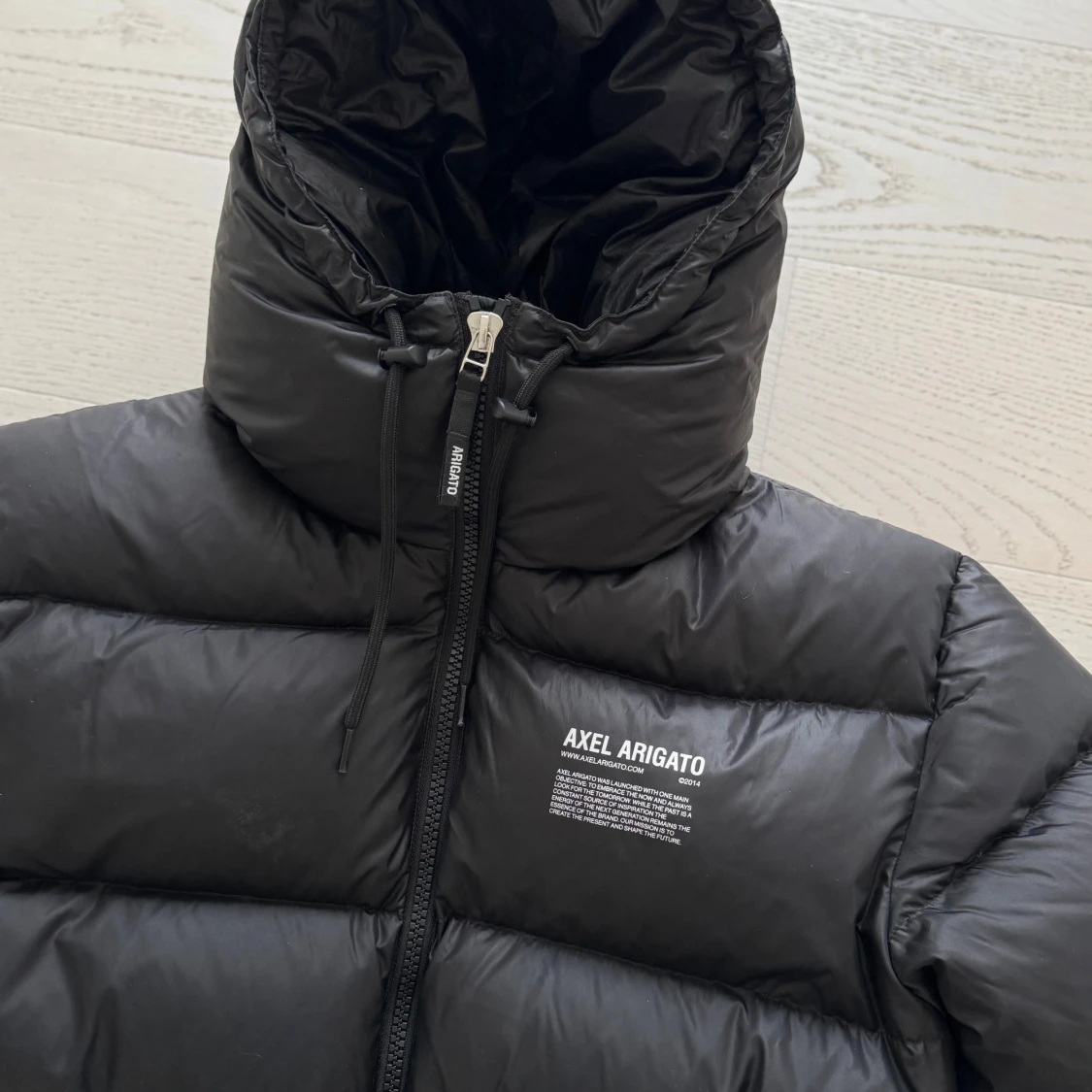 Svart pufferjacka från Axel Arigato - 1
