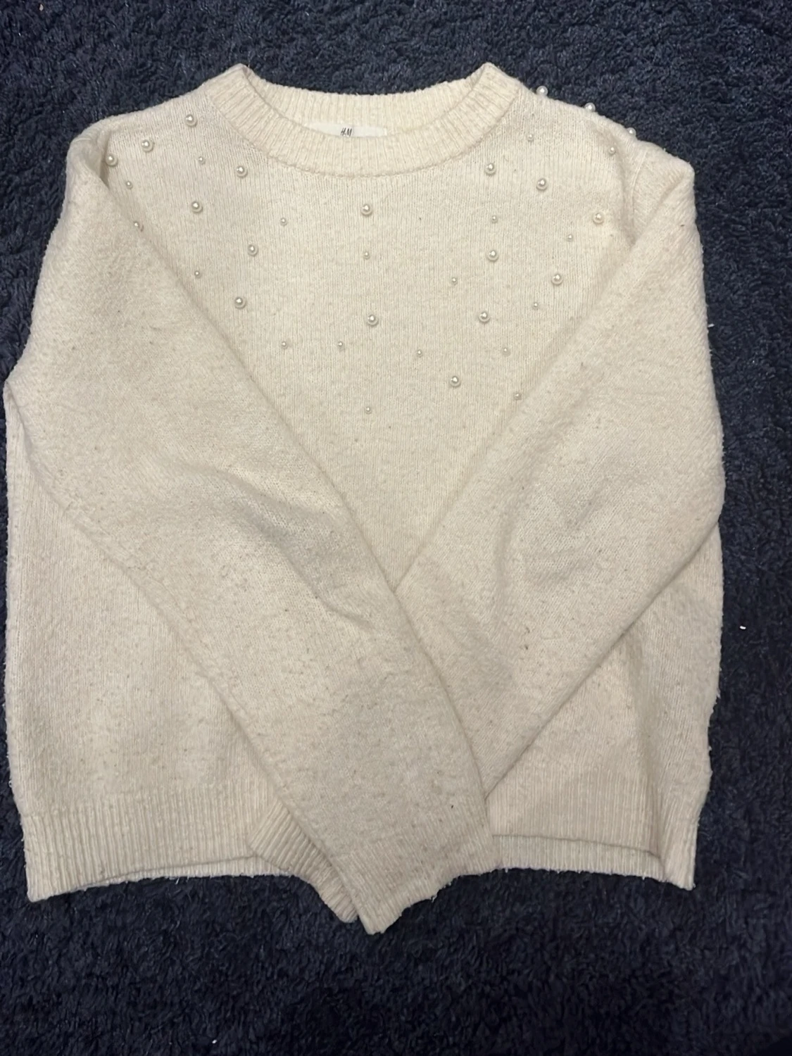 Vit stickad tröja med pärlor - 1