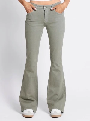 Gröna bootcut jeans med låg midja - Snygga gröna jeans med bootcut-modell och låg midja. Köpte från lager 157. Är i storlek S/full lenght. Endast provade men ångrade mig för sent så kunde inte lämna tillbaka. Bra köp för dig som vill ha jeans i nyskick men vill köpa till halva priset!