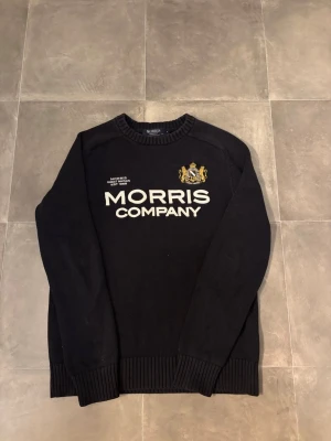 Morris tröja  - Skick: 8/10 | Storlek: S | Pris: 599 | Defekter: Endast lite urtvättad men inte alls mycket | Passar dig som är 170-175 | Hör av er vid frågor! 