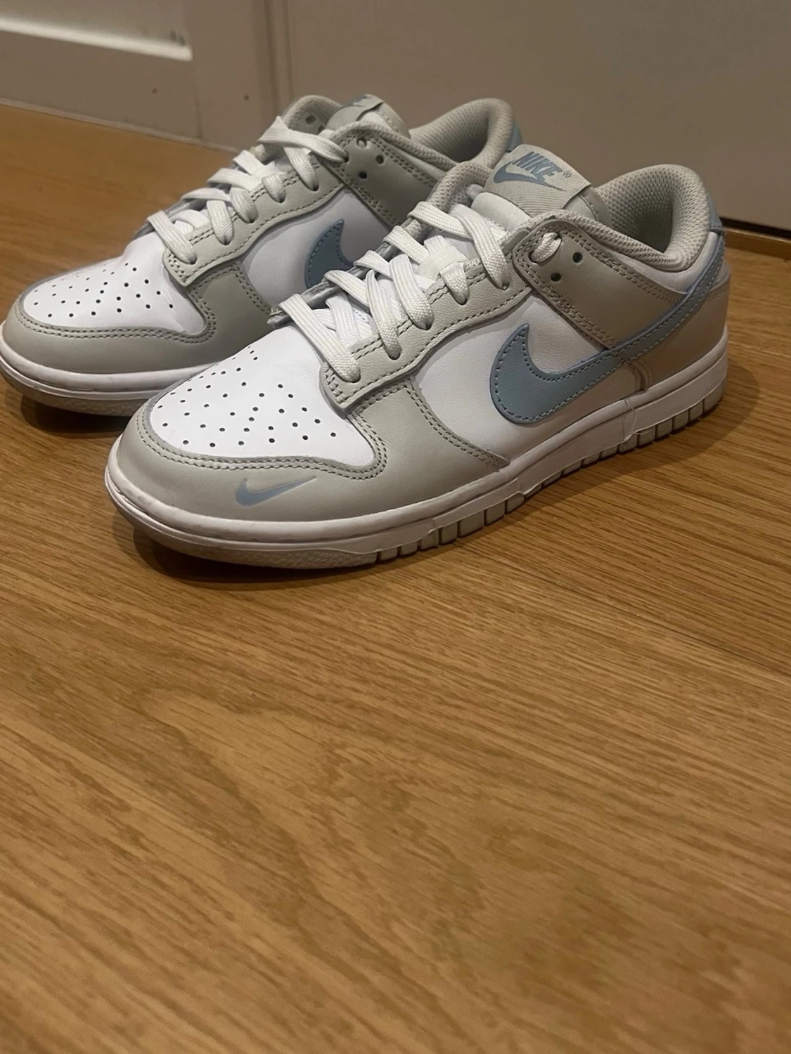 Nike Dunk Low vit och ljusblå - 1