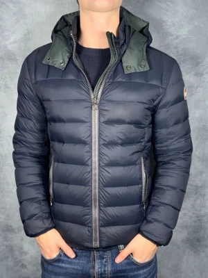 Colmar jacka - Storlek: 46(s)|| Skick: Mycket bra || Nypris: Ca 5000kr || Följ för liknande produkter 🍾