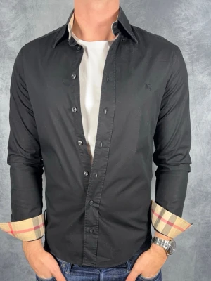 Burberry skjorta - Storlek: S || Skick: Mycket bra || Nypris: Ca 5000kr || Följ för liknande produkter 🍾🌊