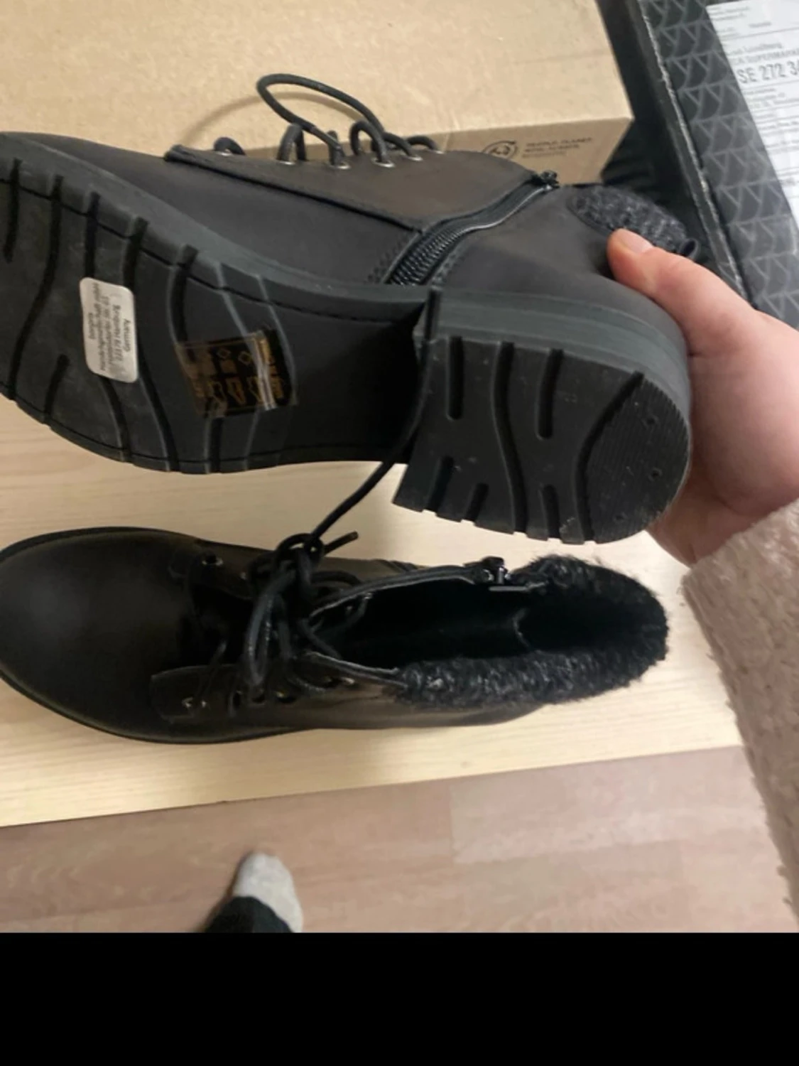 Svarta boots från Clarks med snörning - 2