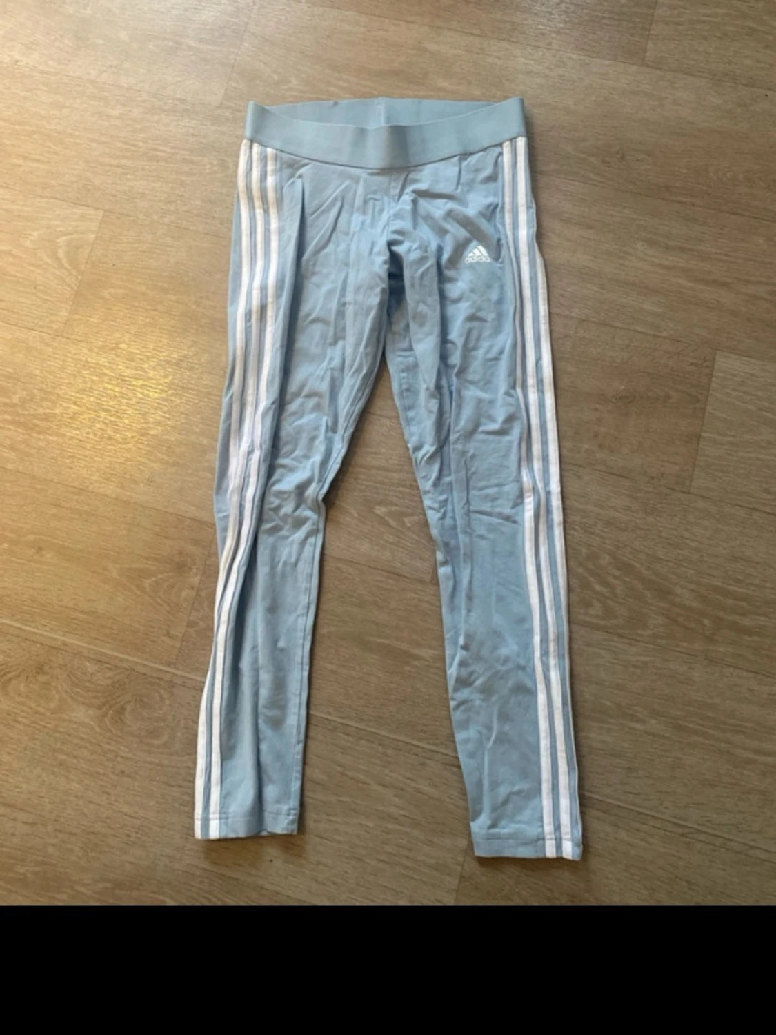 Ljusblå Adidas leggings tights med vita ränder