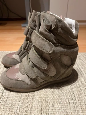 Isabel marant sneakers - Helt nya. Kom gärna med frågor💕💕. Pris kan diskuteras.