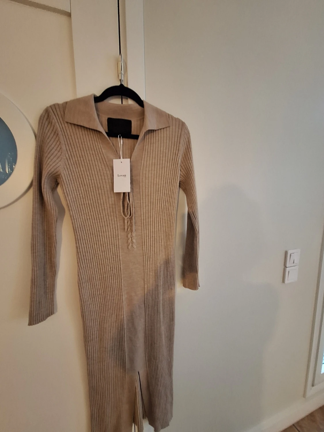 Ny Beige ribbad långklänning Levate Room i merinoull strl M. 