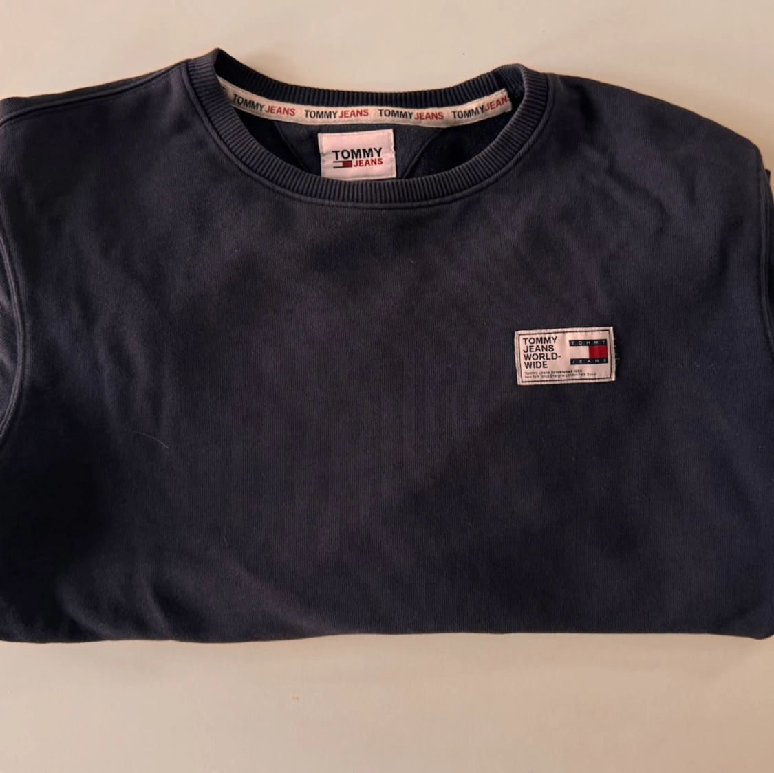 Mörkblå sweatshirt från Tommy Jeans - 2