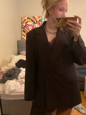 Over - Oversize brun kavaj från Zara i storlek M, helt ny med prislapp