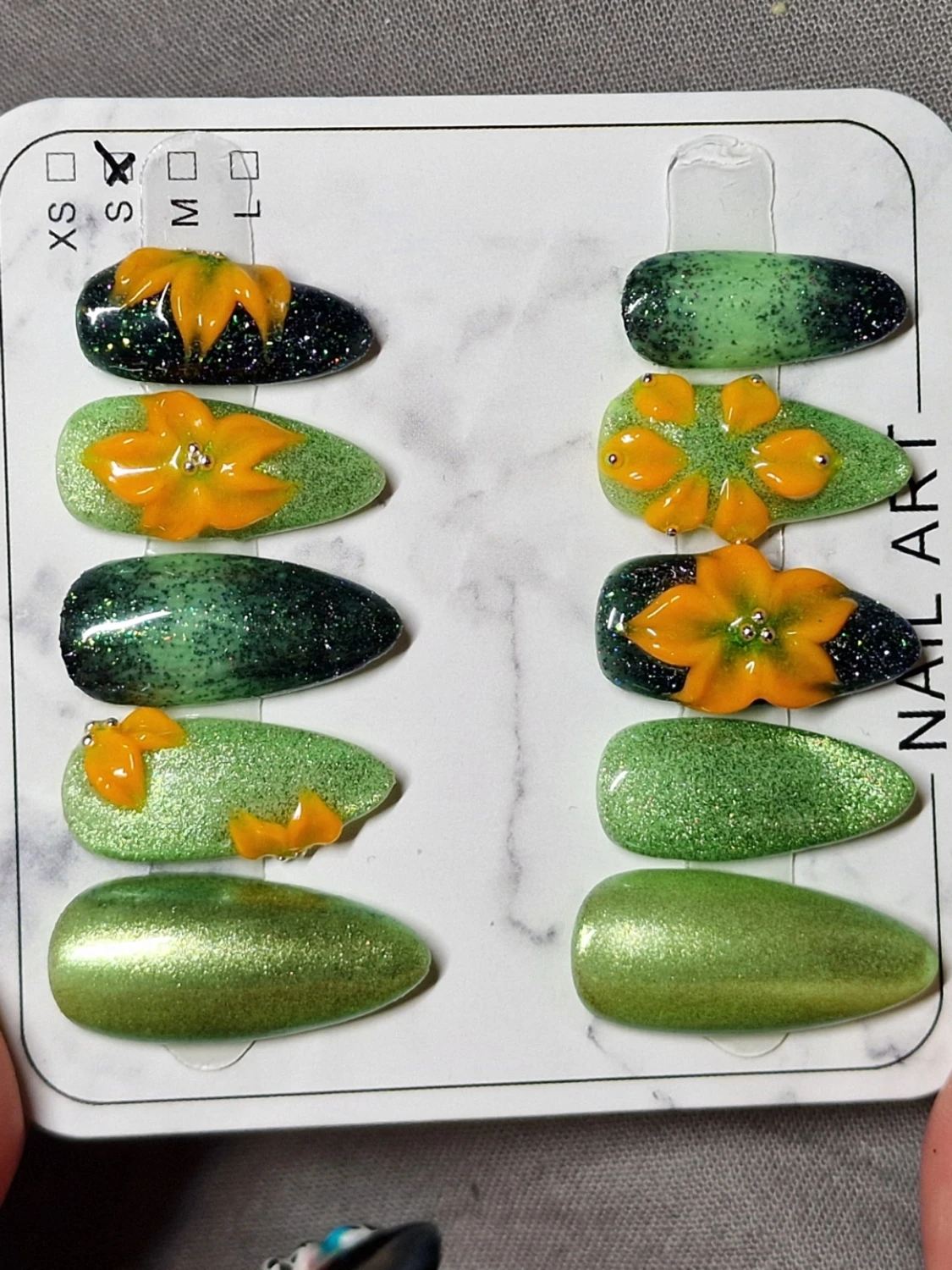 Press on naglar  - 1