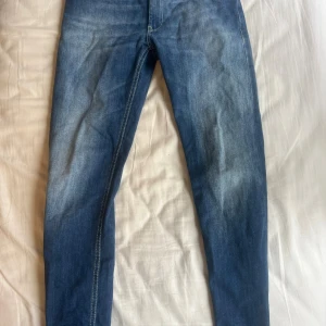 Dondup jeans  - Feta dondup jeans, passar någon om är runt 160-170 cm ungefär