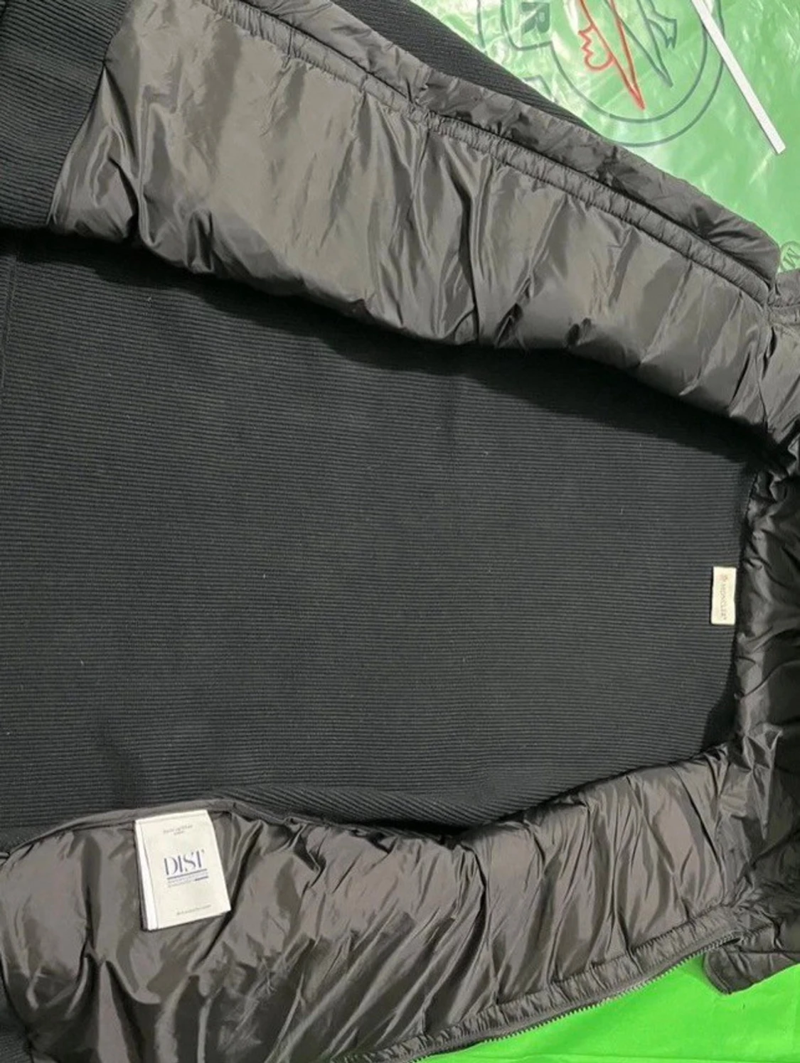 Svart Moncler pufferjacka med huva - 2