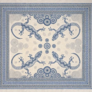 🫶NY FIN STÖRRE VÄGGBODNAD,  ÖVERKAST VIT & BLÅ MED ÖDLOR MOTOV  - 👋Säljer Ny & fräsh större väggbodnad fungerar även som  överkast till soffan  eller på sängen. I Blått & kritvit med  tryck med ödlor & cirkulära blommster motiv. .STORLEK/,STOR: bredd & höjd::ca: 230CM X 185CM. Form:raktsngulär. Detaljer: fransar *hög kvalite,tåligt tyg, troligast  bumull. Ej polyester.*Den är Perfekt för dig som vill dekorera ditt hem  med ett  coolt  konstnärligt intryck. inköptes, Afrikas kust. öppnad endast för visningen .Kontakta mig gärna innan  köp  tack mvh Anna💕