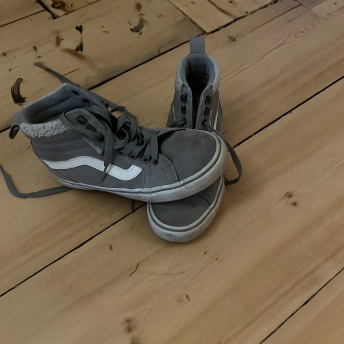 Grå Vans höga sneakers med foder - 1