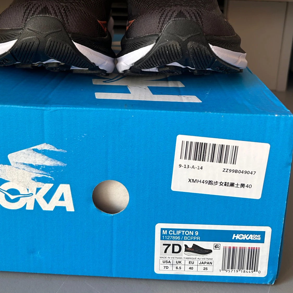 Hoka Clifton 9 svarta sneakers - 3