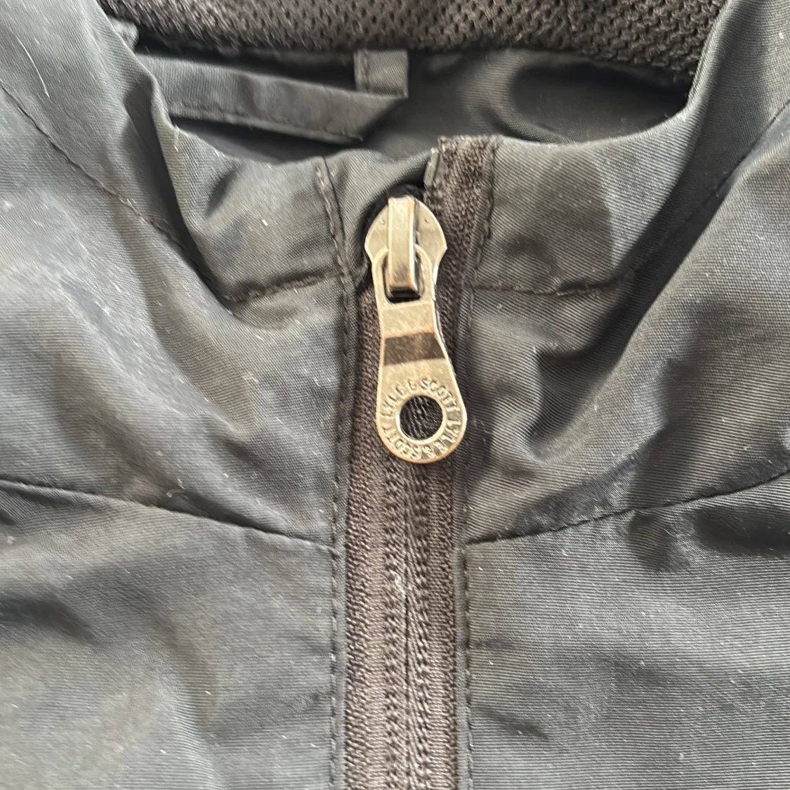 Svart vindjacka Lyle & Scott Junior - 4