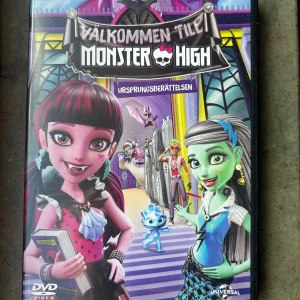 Monster high - ursprungsberättelsen - En så härlig film!   Finns på språk: Svenska, Norska, Danska, Finska, Engelska, Franska, Grekiska, Hindi, Holländska, Portugisiska.  Då jag kollar igenom alla filmer jag säljer garanterar jag att alla funkar felfritt om inget annat står! :)