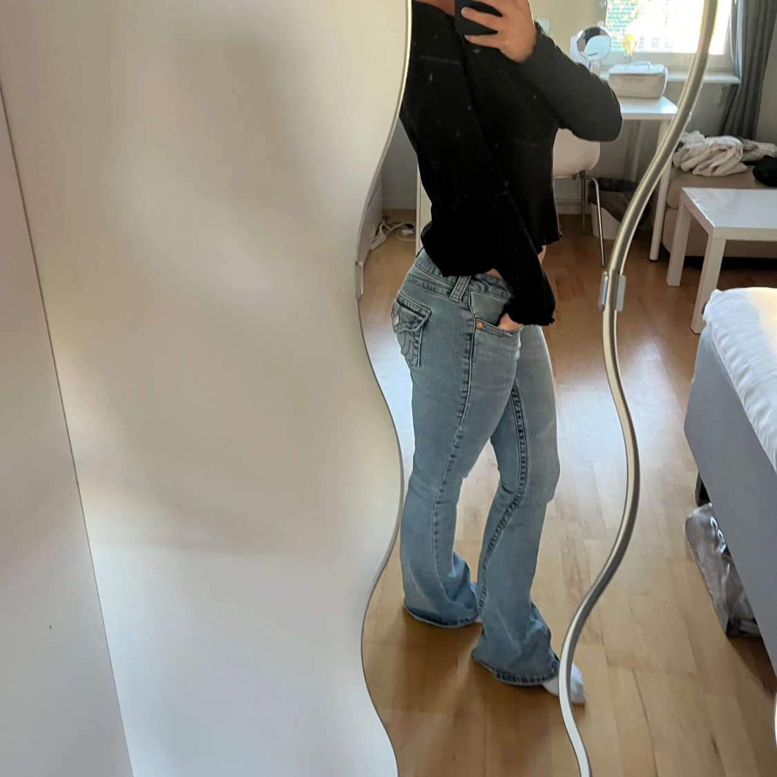 Ljusblå bootcut jeans från True Religion - 1