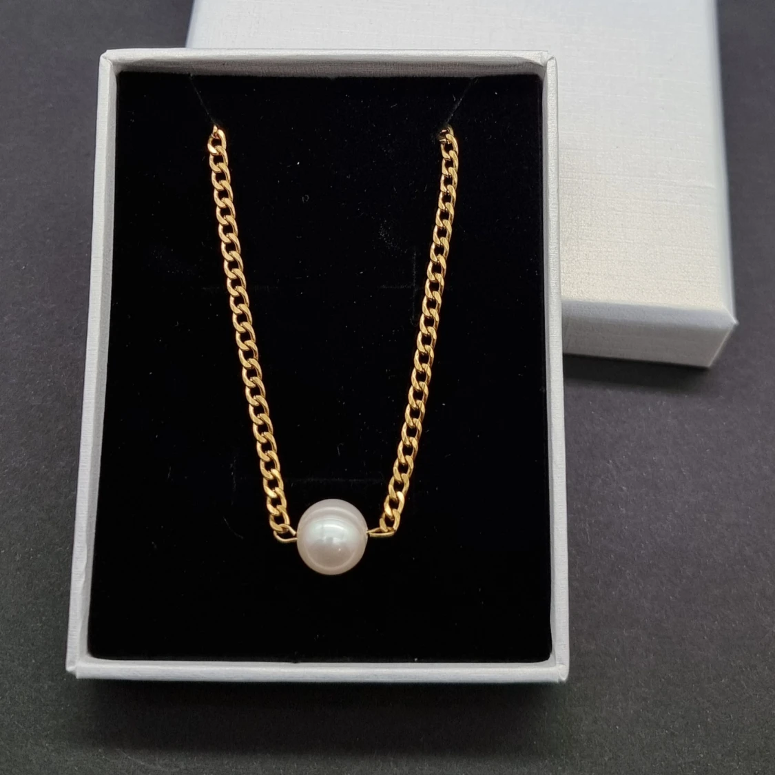 Guldfärgat halsband med pärla - 2