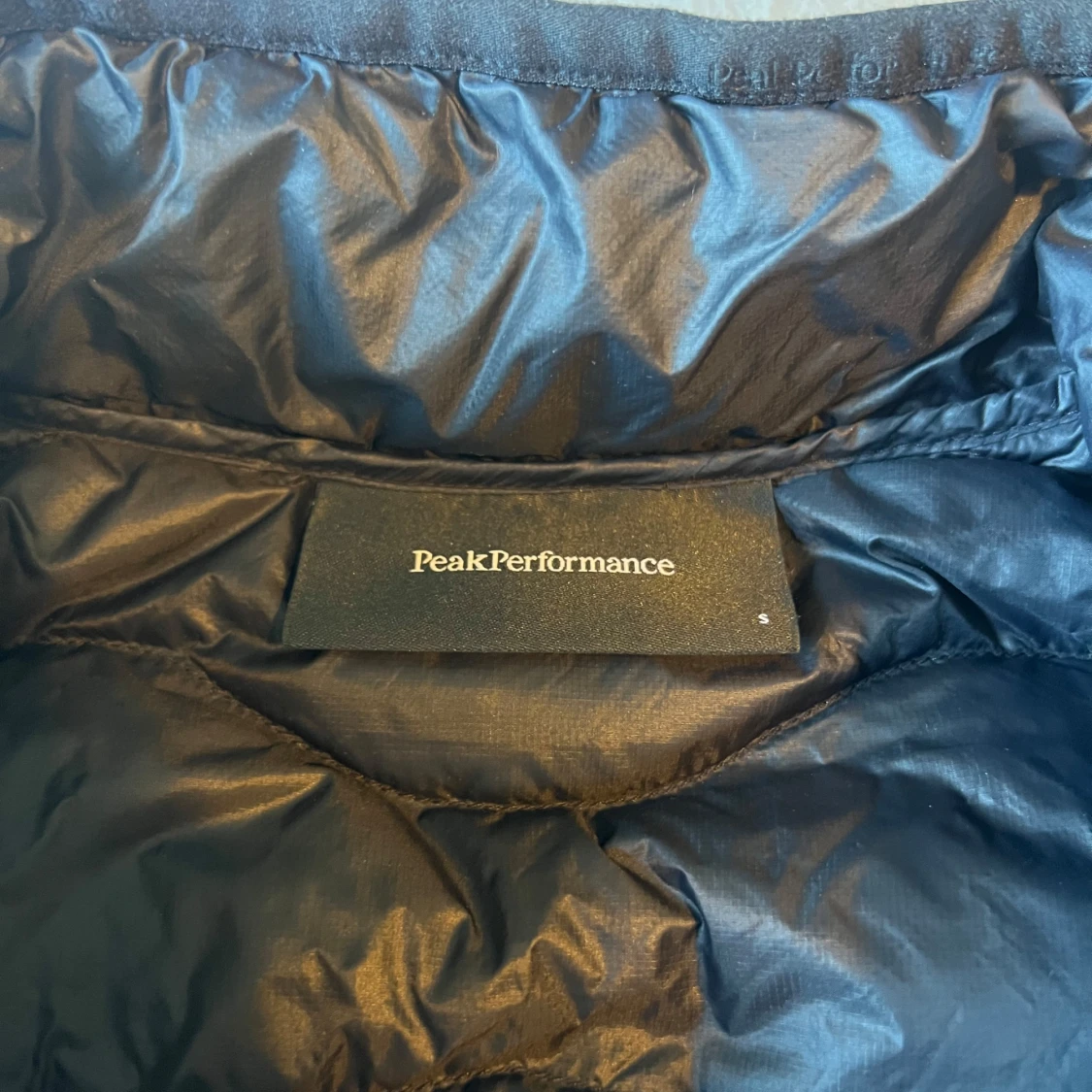 Svart dunväst från Peak Performance - 2