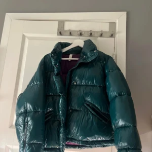 Puff jacka  - Puff jacka från mango storlek s