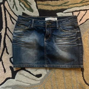 Fin jeanskjol från zara - Lägger upp igen då ingen köpt