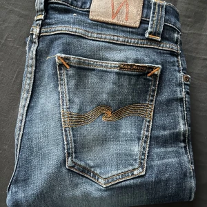 Nudie jeans - Säljer dessa väldigt snygga Nudie jeans med storleken 30/32. Hör av er vid frågor!