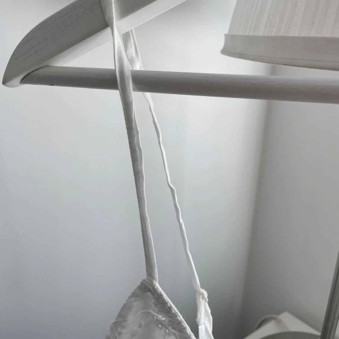 Vit broderad linnetopp från Nelly - 3