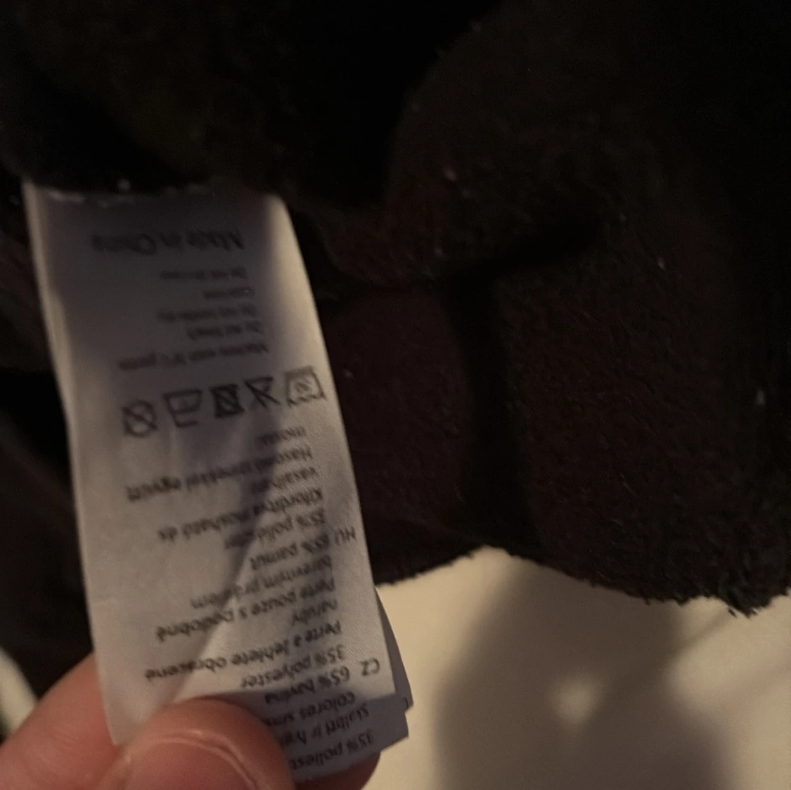 Svart hoodie från Mister Tee XS - 3