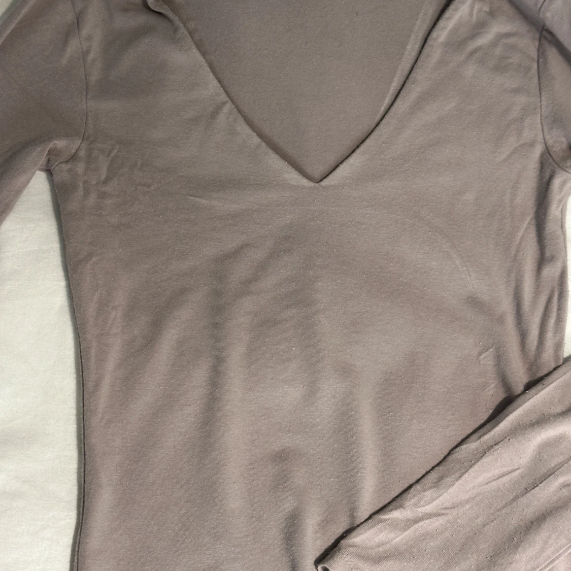 Beige långärmad v-ringad topp Amisu - 1