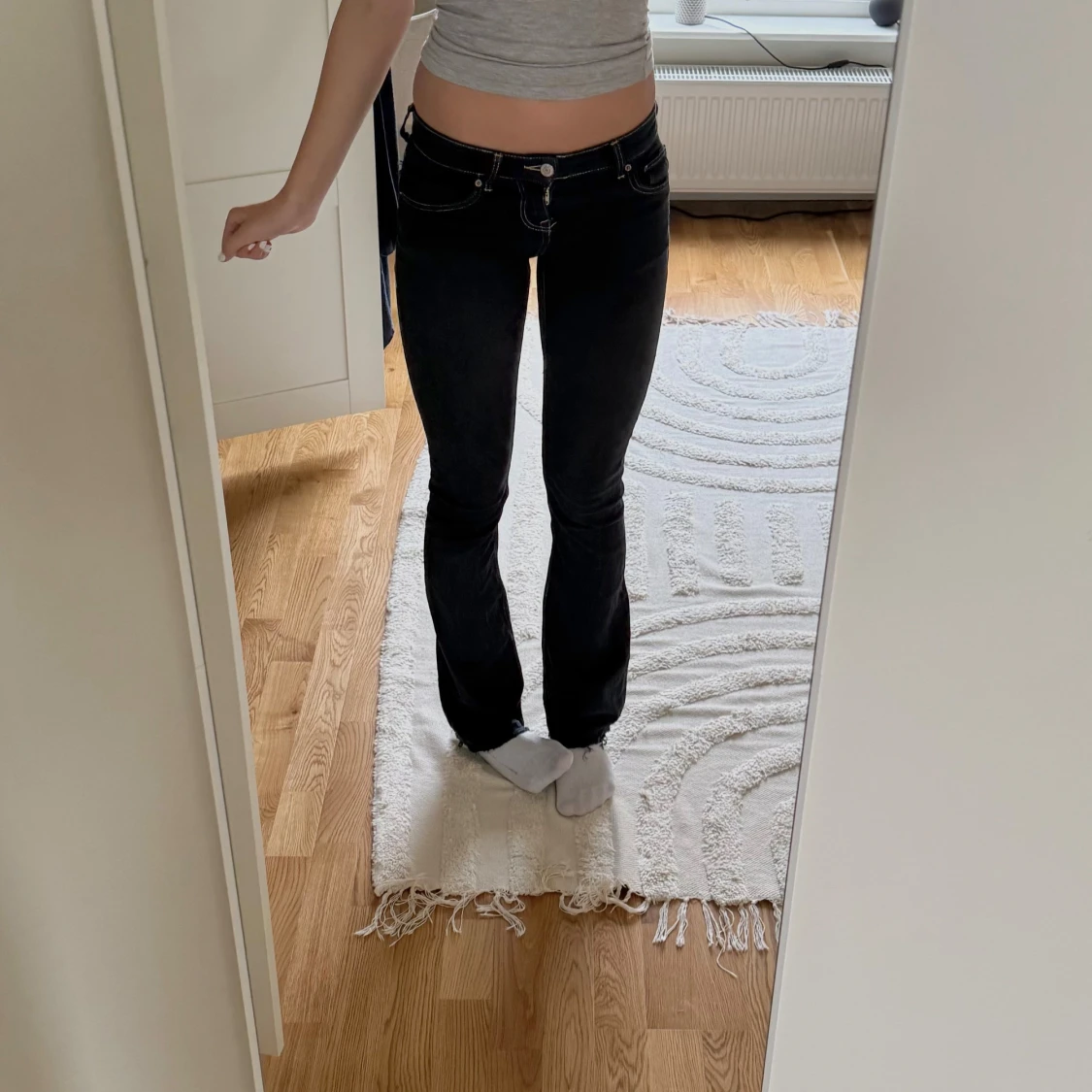 Svarta bootcut jeans med låg midja 