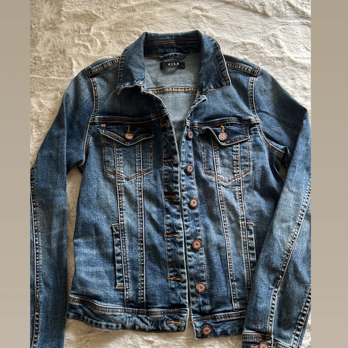 Blå jeansjacka från VILA