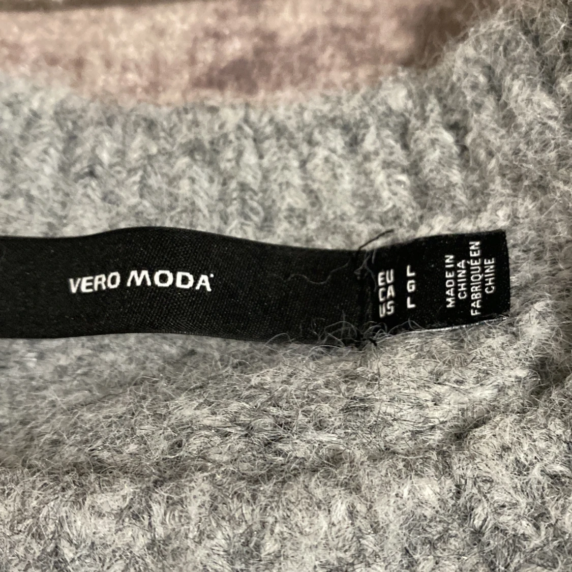 Grå stickad tröja från Vero Moda - 2