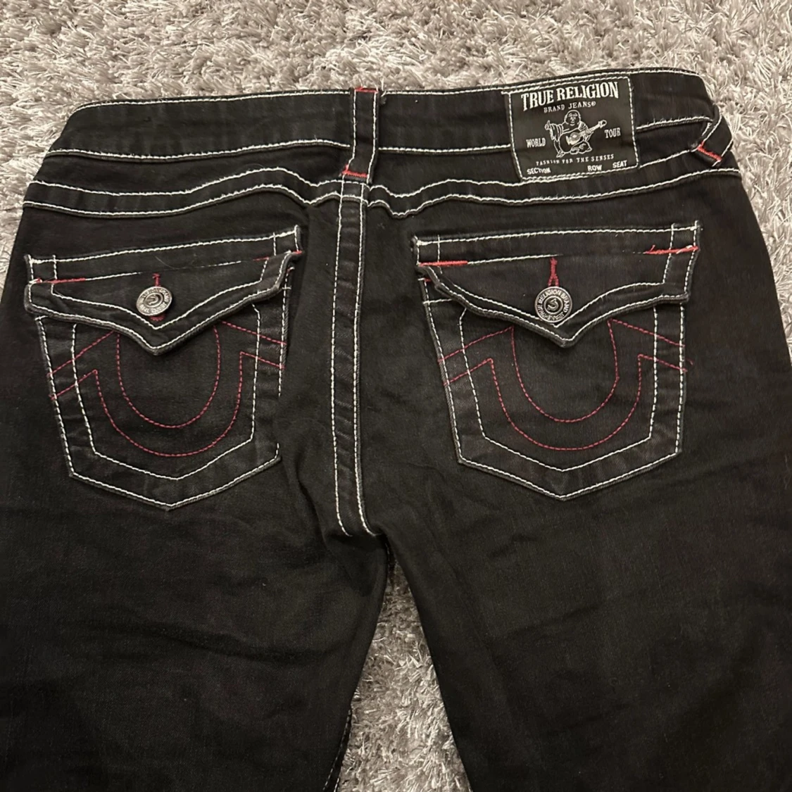True Religion svarta jeans med kontrastsömmar