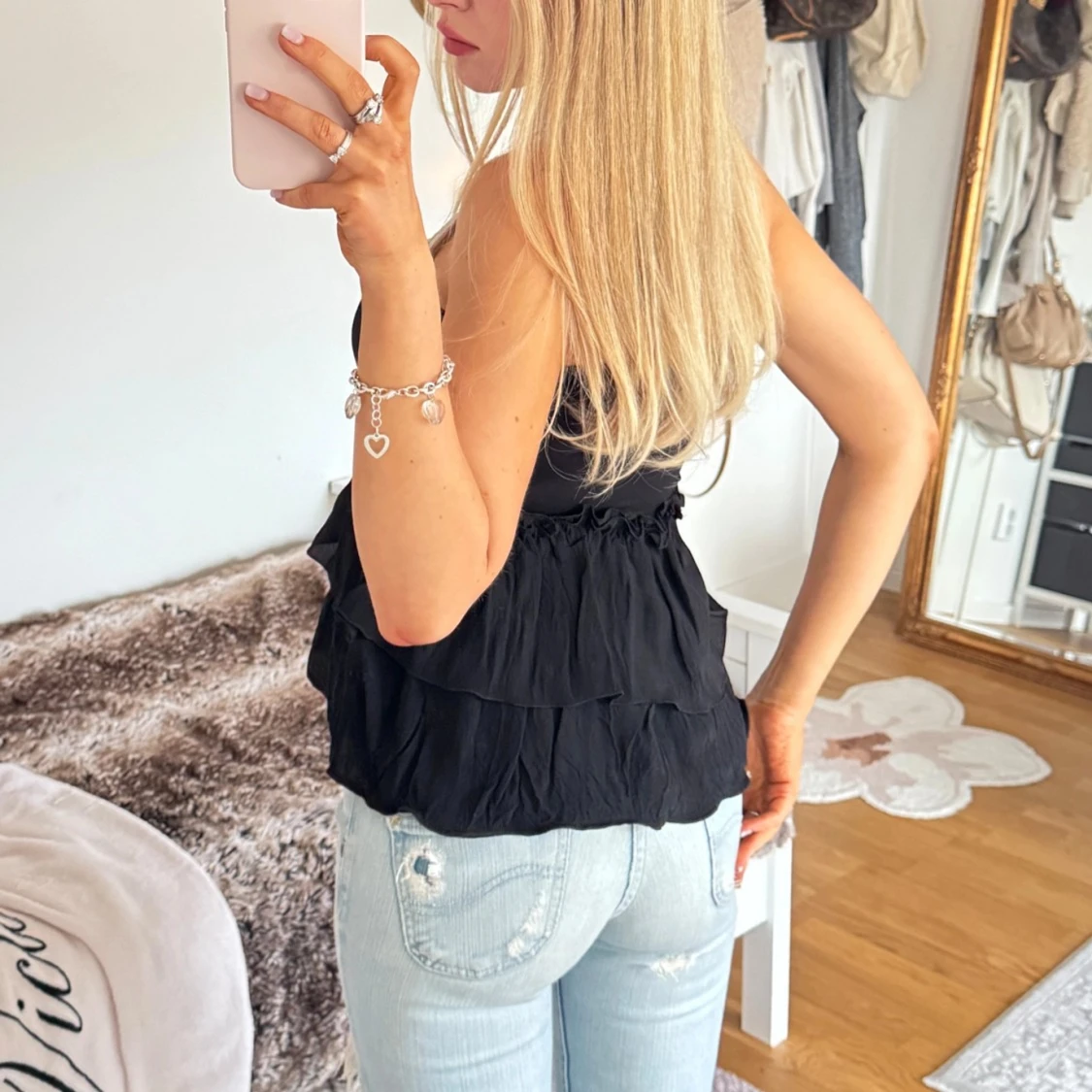 Svart axelbandslös topp med volanger - 90