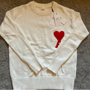 Ami Paris sweatshirt  - Aldrig använd sweatshirt från Ami Paris. Lapparna sitter fortfarande kvar.