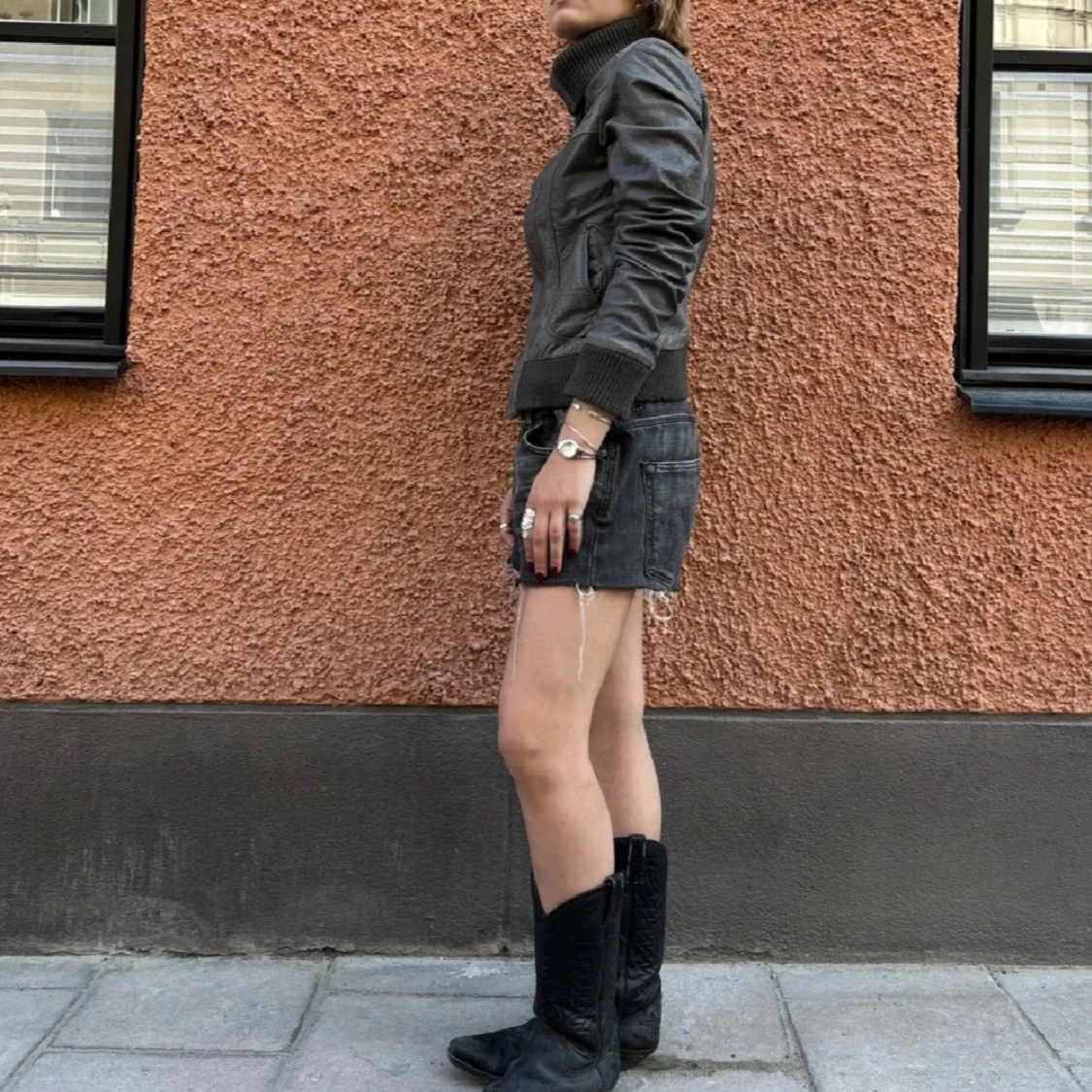 Grå skinnjacka med hög krage - 3