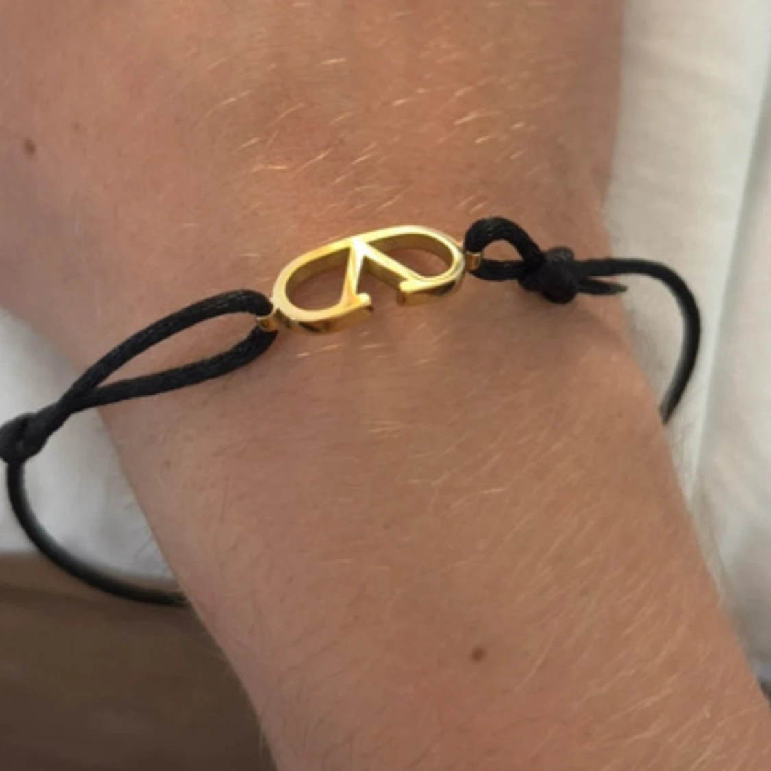 Valentino armband med svart snöre - 1