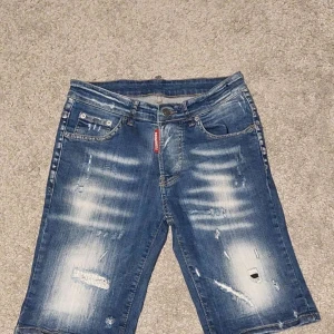 Blå Jeansshorts från Dsquared2 - Blå Jeansshorts från Dsquared2 || Storlek XS || Pris går att diskuteras vid snabb affär