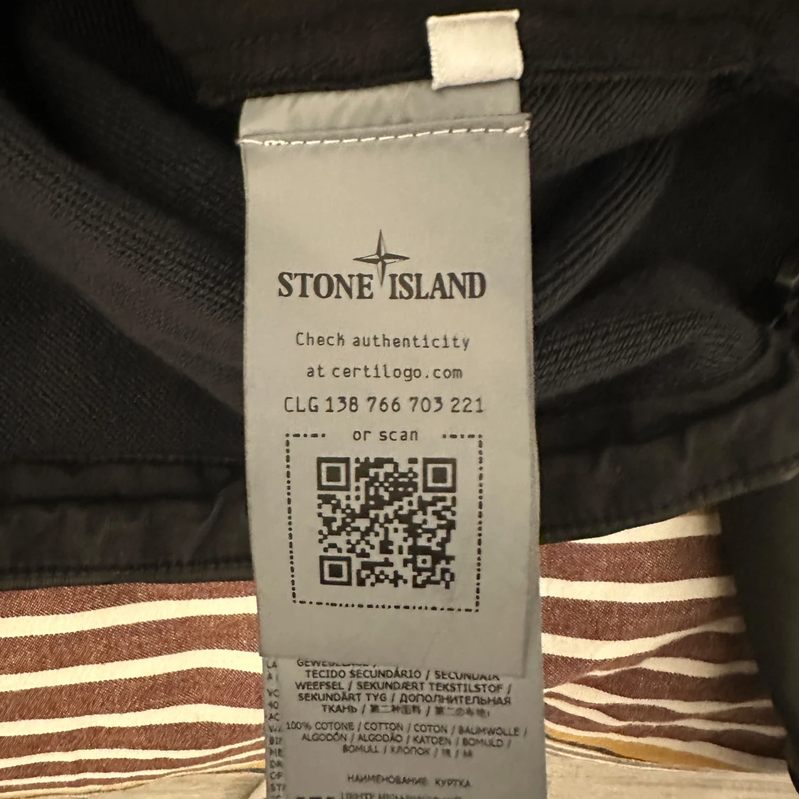 Svart vindjacka från Stone Island - 2