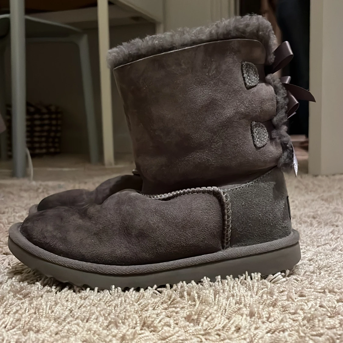 Grå UGG boots med rosetter - 2