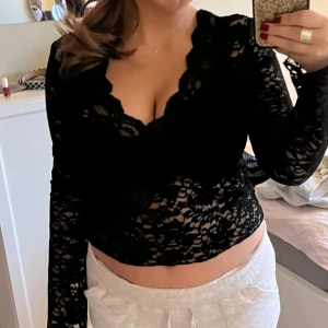 Fin spetstopp  - superfin spetstopp från ginatricot i storlek L. Använd max 2 gånger så väldigt fint skick 💕 