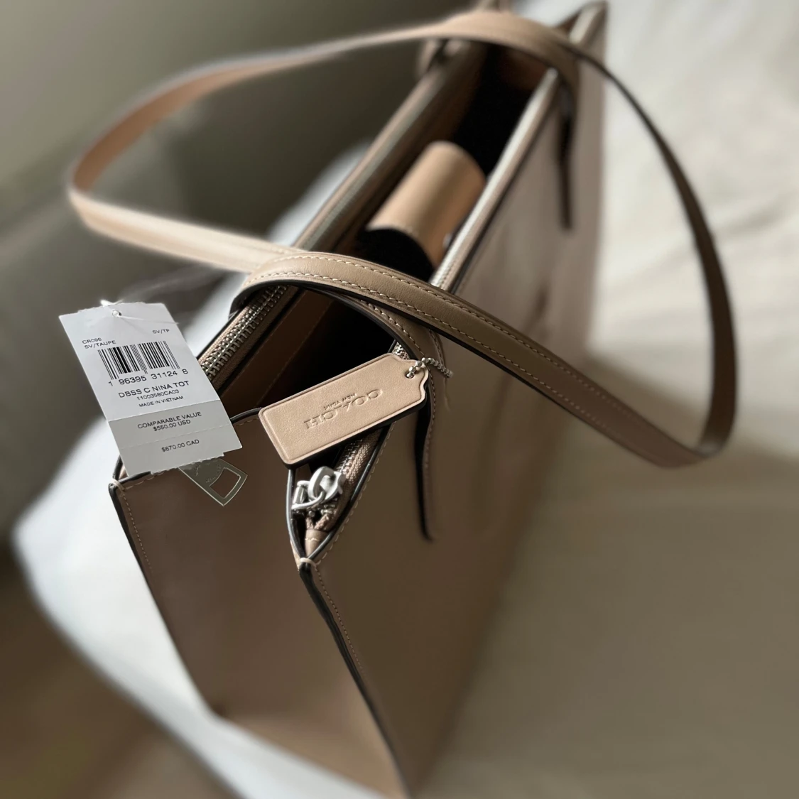 Beige handväska från Coach i skinn - 1