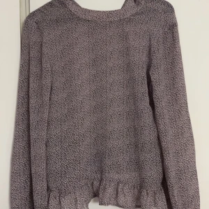 Ljuslila blus  - Aldrig använd!