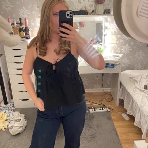 Topp med rosetter - Aldrig använd topp från H&M