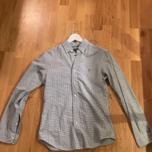 Ralph lauren skjorta - Säljer min asfeta Skjorta från ralph lauren, storlek s och i mycket bra skicka!🤩