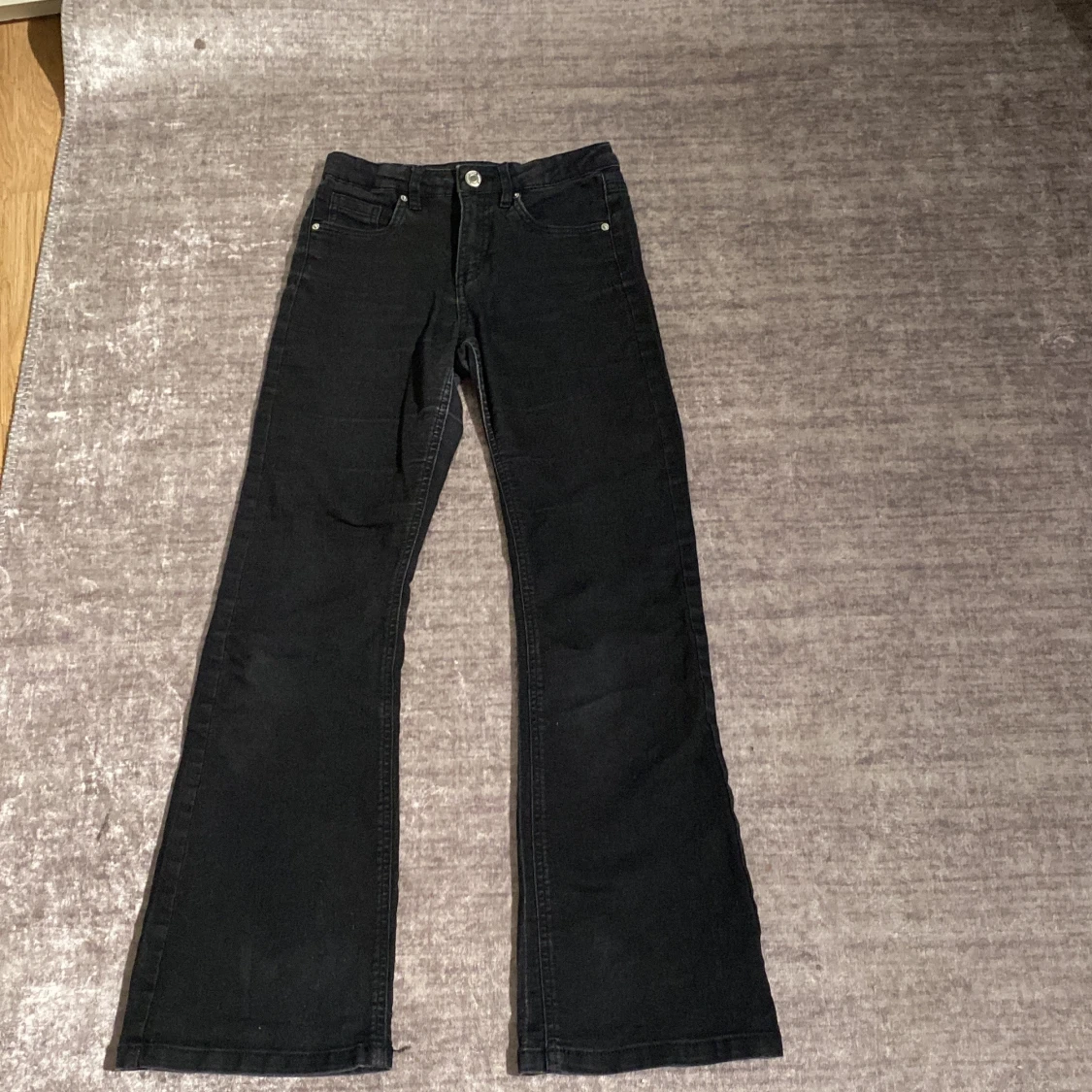 Svarta bootcut jeans