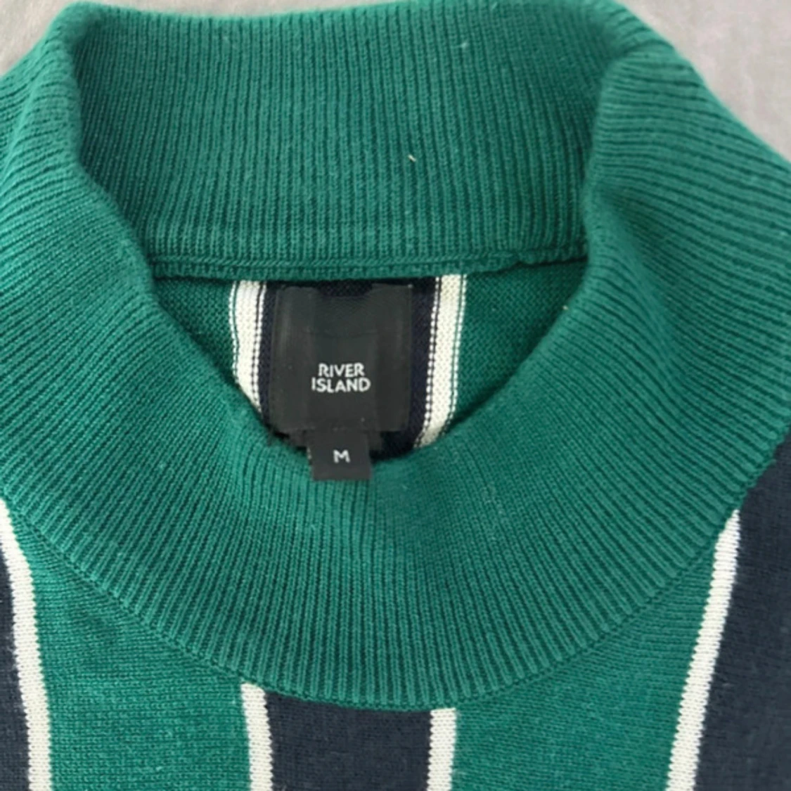 Randig grön t-shirt River Island M - 1